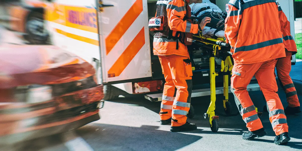 acidente que causou um possível trauma na coluna vertebral