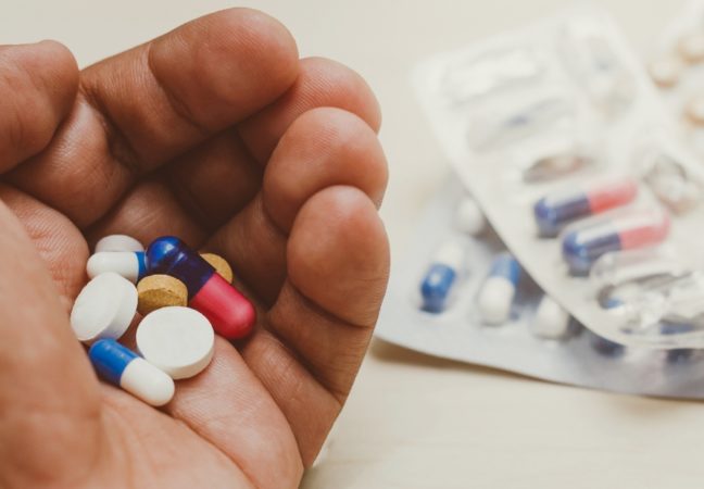 Os riscos da automedicação