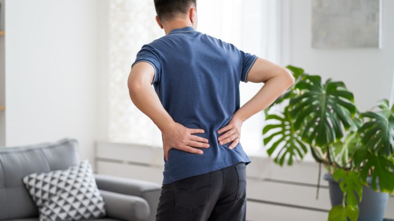 pessoa com espondilite